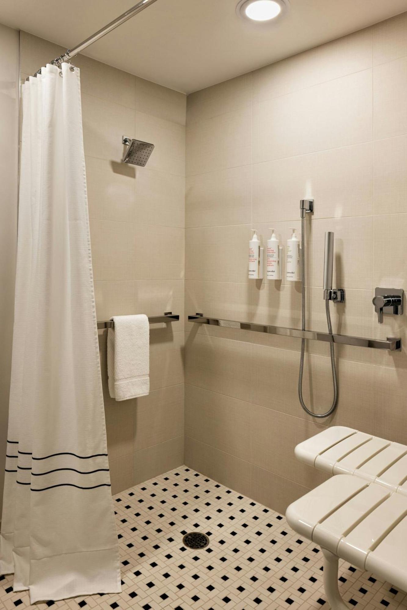 Oshkosh Marriott Waterfront Hotel & Convention Center Εξωτερικό φωτογραφία