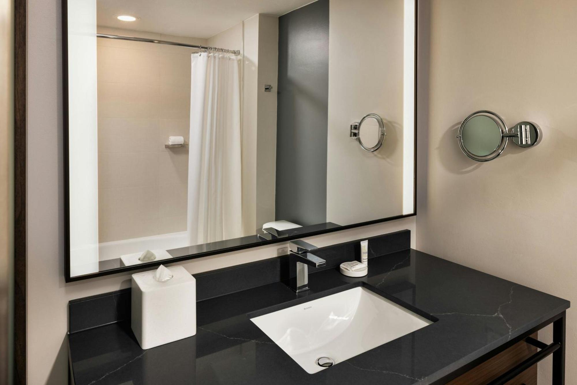 Oshkosh Marriott Waterfront Hotel & Convention Center Εξωτερικό φωτογραφία