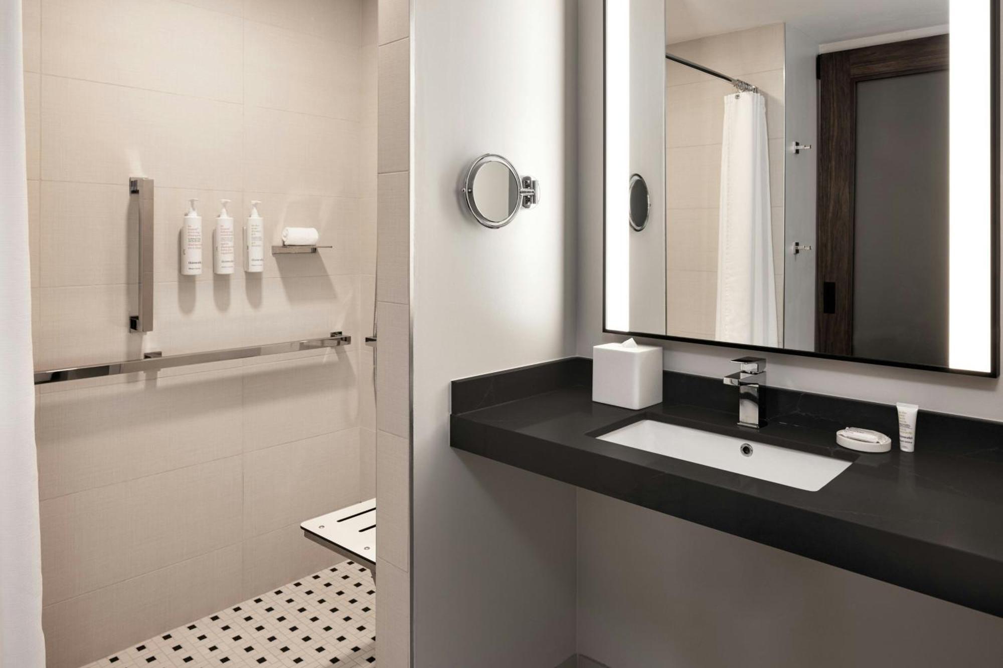 Oshkosh Marriott Waterfront Hotel & Convention Center Εξωτερικό φωτογραφία