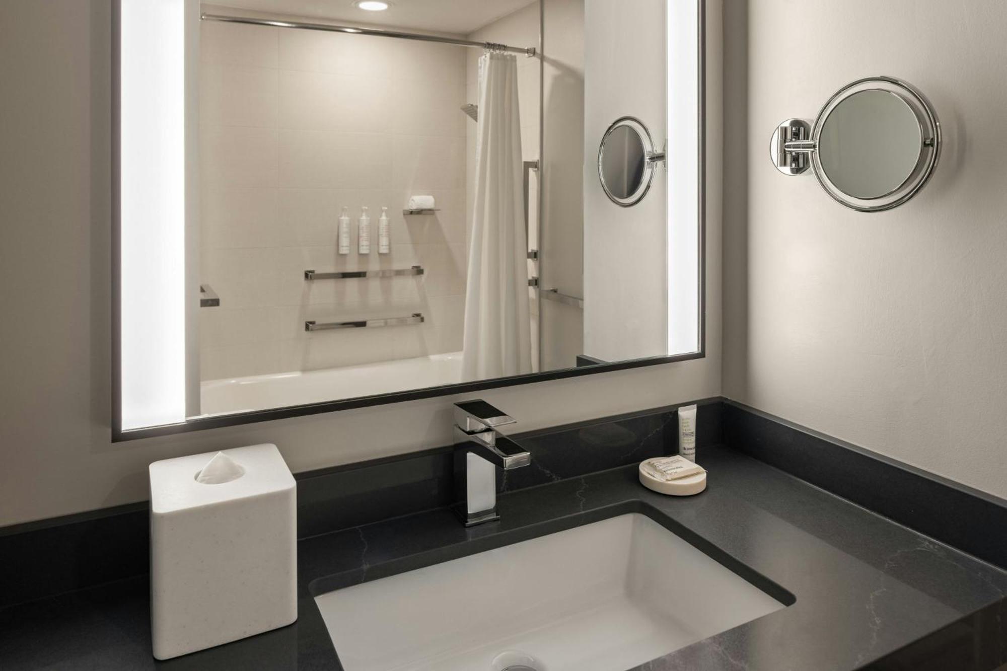 Oshkosh Marriott Waterfront Hotel & Convention Center Εξωτερικό φωτογραφία